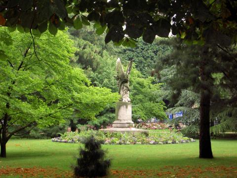 image Estatua del Ángel, Jardines de Luxemburgo, París (Francia)