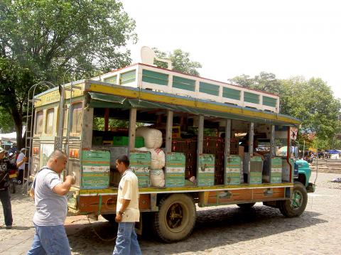 image Autobús en Santa Fe de Antioquía (Colombia)