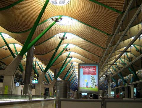 image Interior de la T4, Aeropuerto Adolfo Suárez Madrid-Barajas