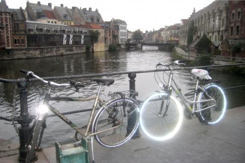 image Bicicletas en el Canal de Graslei, Gante (Bélgica)