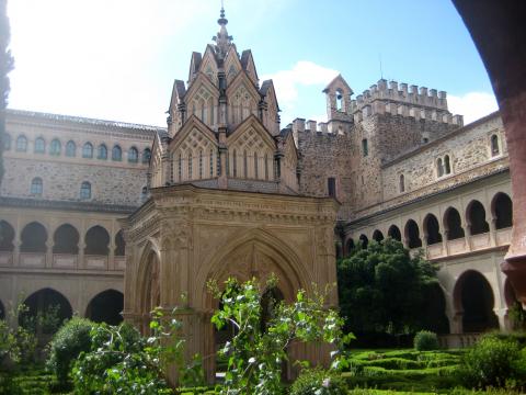 image Claustro del Real Monasterio de Nuestra Señora de Guadalupe, Cáceres (España)