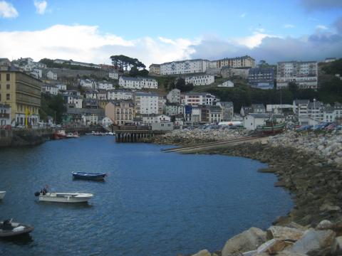 image Villa de Luarca y su puerto