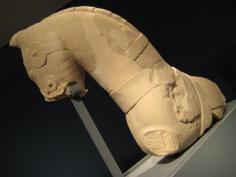 image Escultura de la cabeza de un caballo 