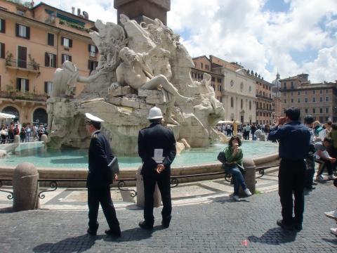 image Fuente de Los Cuatro Ríos, Roma (Italia)