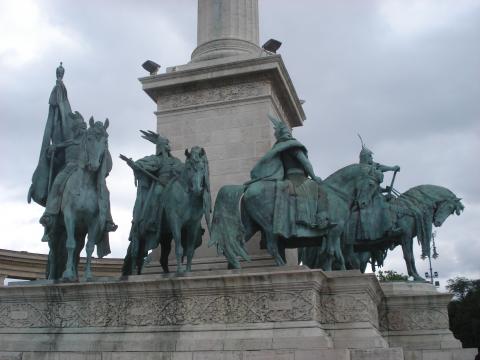 image Plaza de los Héroes, Budapest (Hungría)