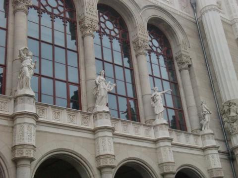 image Edificio Pesti Vigado en Budapest, Hungría