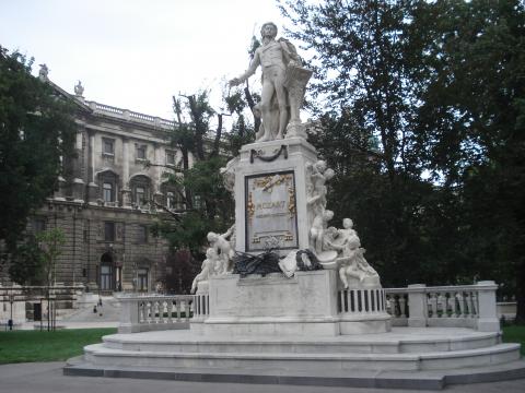 image Monumento a Mozart, Viena (Austria)