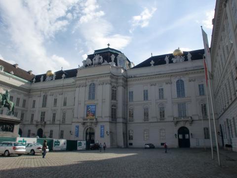 image Palacio de los Habsburgo en Viena