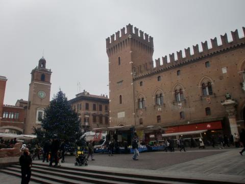 image Palacio Municipal de Ferrara