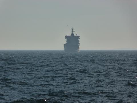 image Mar y barco petrolero