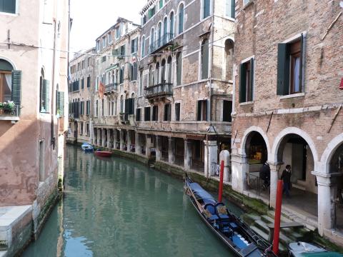 image Canal de Venecia y góndola