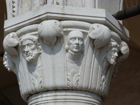 image Capitel del Palacio Ducal