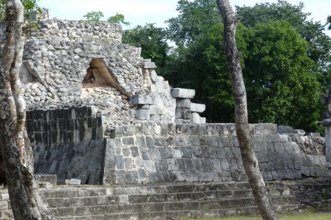 image Edificio maya en Chichén Itzá