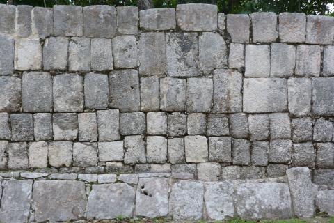 image Murallas en Chichén Itzá