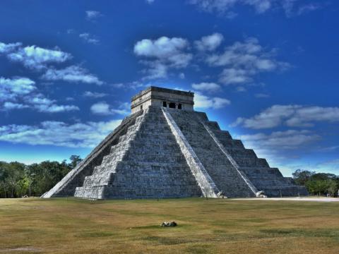 image Pirámide de Chichen Itzá