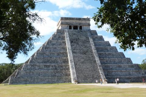 image Pirámide de Chichen Itzá
