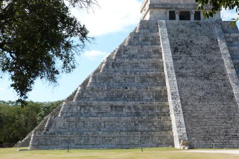 image Pirámide de Chichen Itzá 
