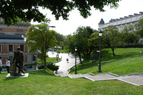 image Parque junto al Museo del Prado