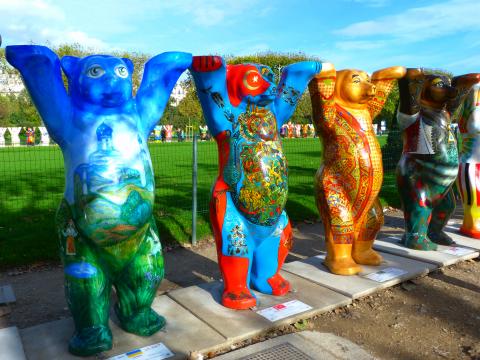 image Exposición de osos en París