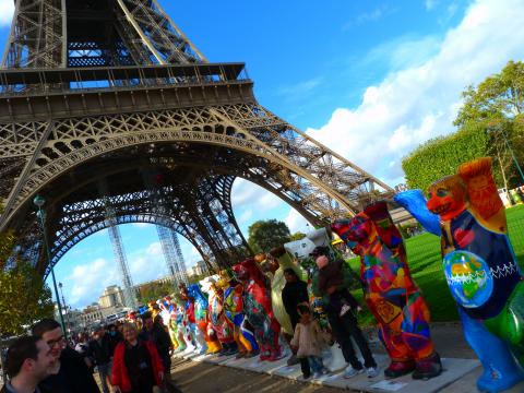 image Exposición de osos en París