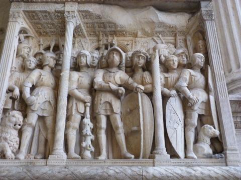 image Relieve del castillo nuevo