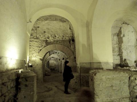 image Mercado de Nápoles: subterráneo