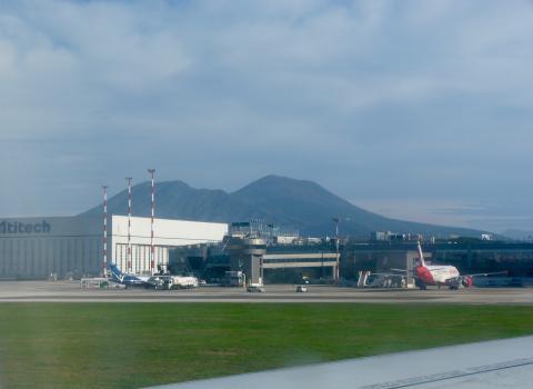 image Aeropuerto Nápoles