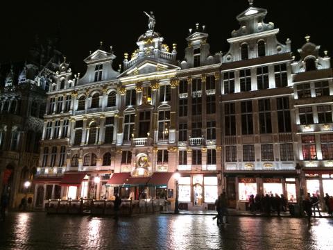 image Grand place de noche