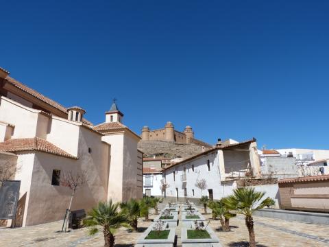 image Sierra nevada y el castillo de la Calahorra