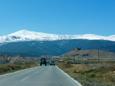 image Castillo de la Calahorra y Sierra Nevada