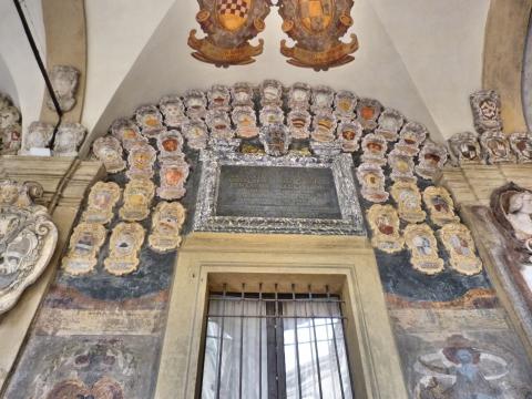 image Escudos biblioteca