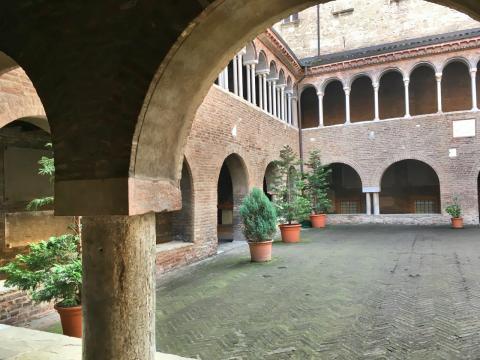 image Basílica de Santo Stefano