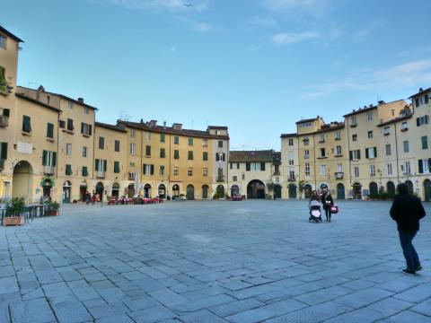 image Plaza del Anfiteatro