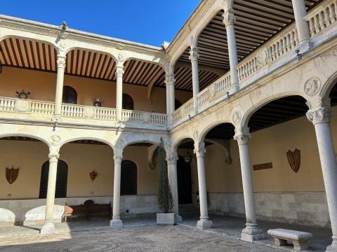 image Patio del Palacio Real de Valladolid