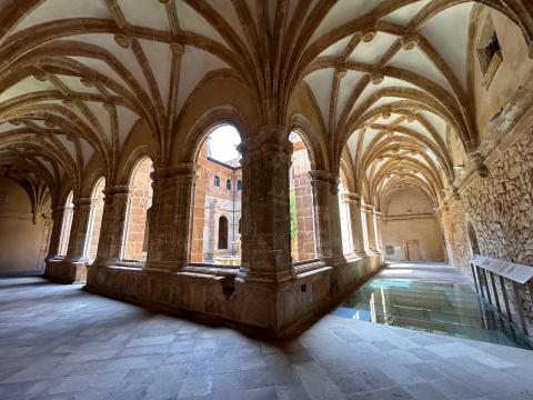 image Interior del claustro del Convento de San Vicente.