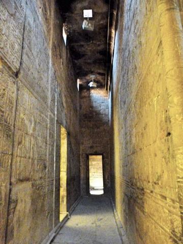 image Pasillo del templo de Horus