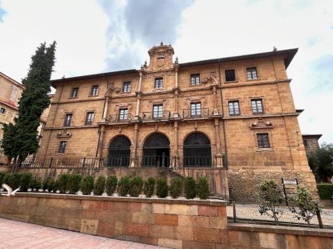 image Monasterio de San Pelayo, Oviedo (Asturias)