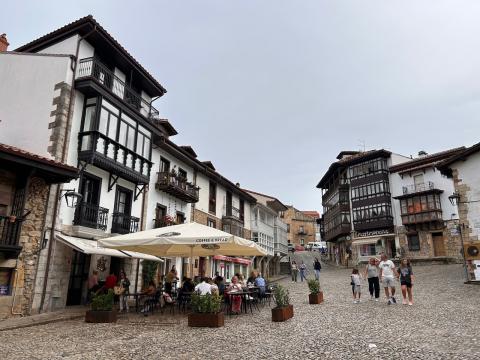 image Plaza de la Constitución, Comillas (Cantabria)
