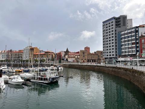 image Puerto deportivo de Gijón (Asturias)