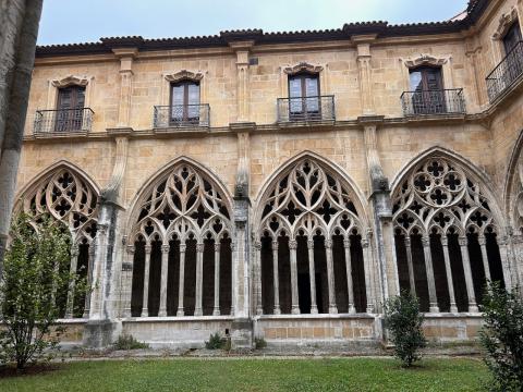 image Claustro de la Catedral de Oviedo (Asturias)