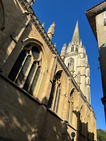 image Torre y fachada de la Catedral de Bayona