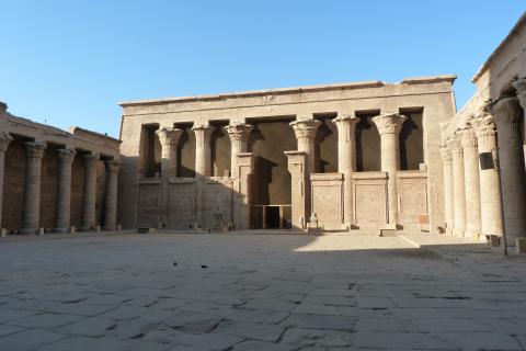 image Sala hipóstila del templo de Horus