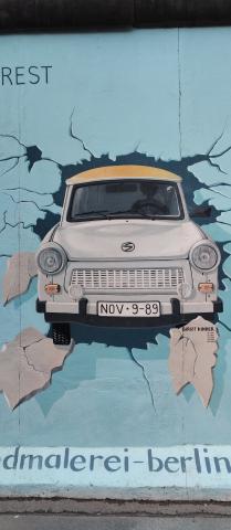 image East Side Gallery "Test the Best"