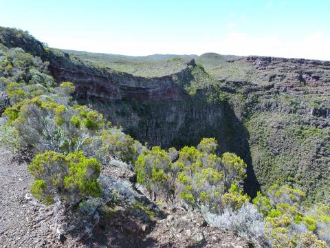 image Cráter del volcán de Reunión (Francia)