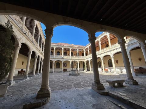 image Patio del Palacio Real de Valladolid