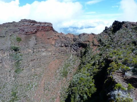image Cráter del volcán de Reunión (Francia)