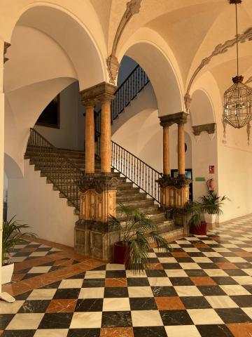 image Claustro y escalera del Palacio de la Merced (Córdoba)