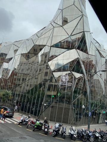 image Edificio de espejos