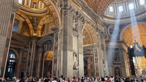 image Interior de la Basílica de San Pedro