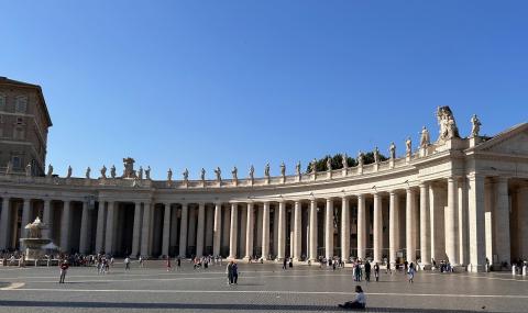 image Plaza de San Pedro, Ciudad del Vaticano (Italia)
